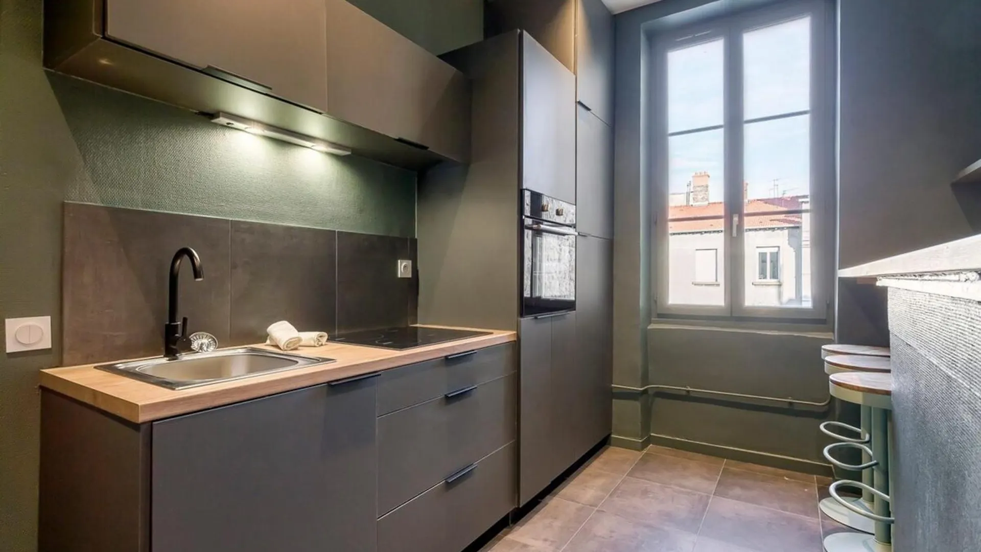 Апартаменты Le Croix-Roussien Cute 1 Bedroom Fully Equipped Лион