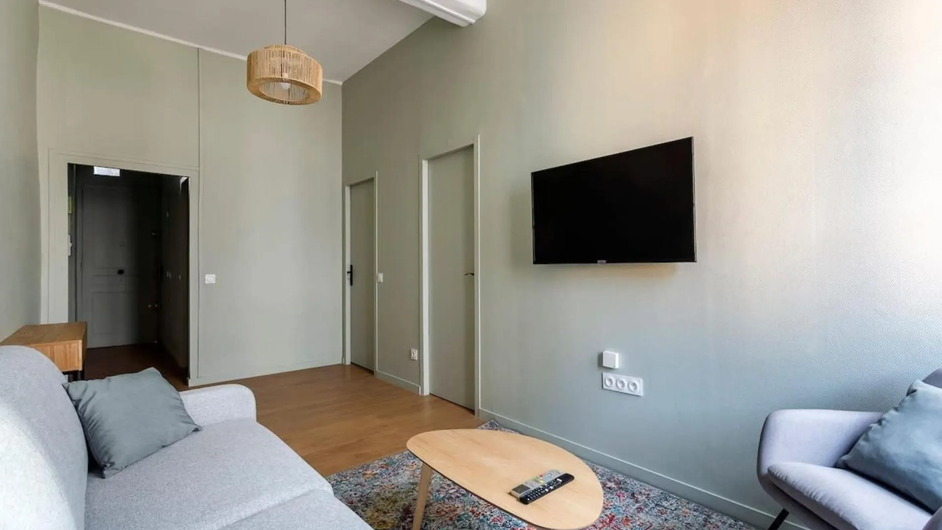 Le Croix-Roussien Cute 1 Bedroom Fully Equipped Лион
