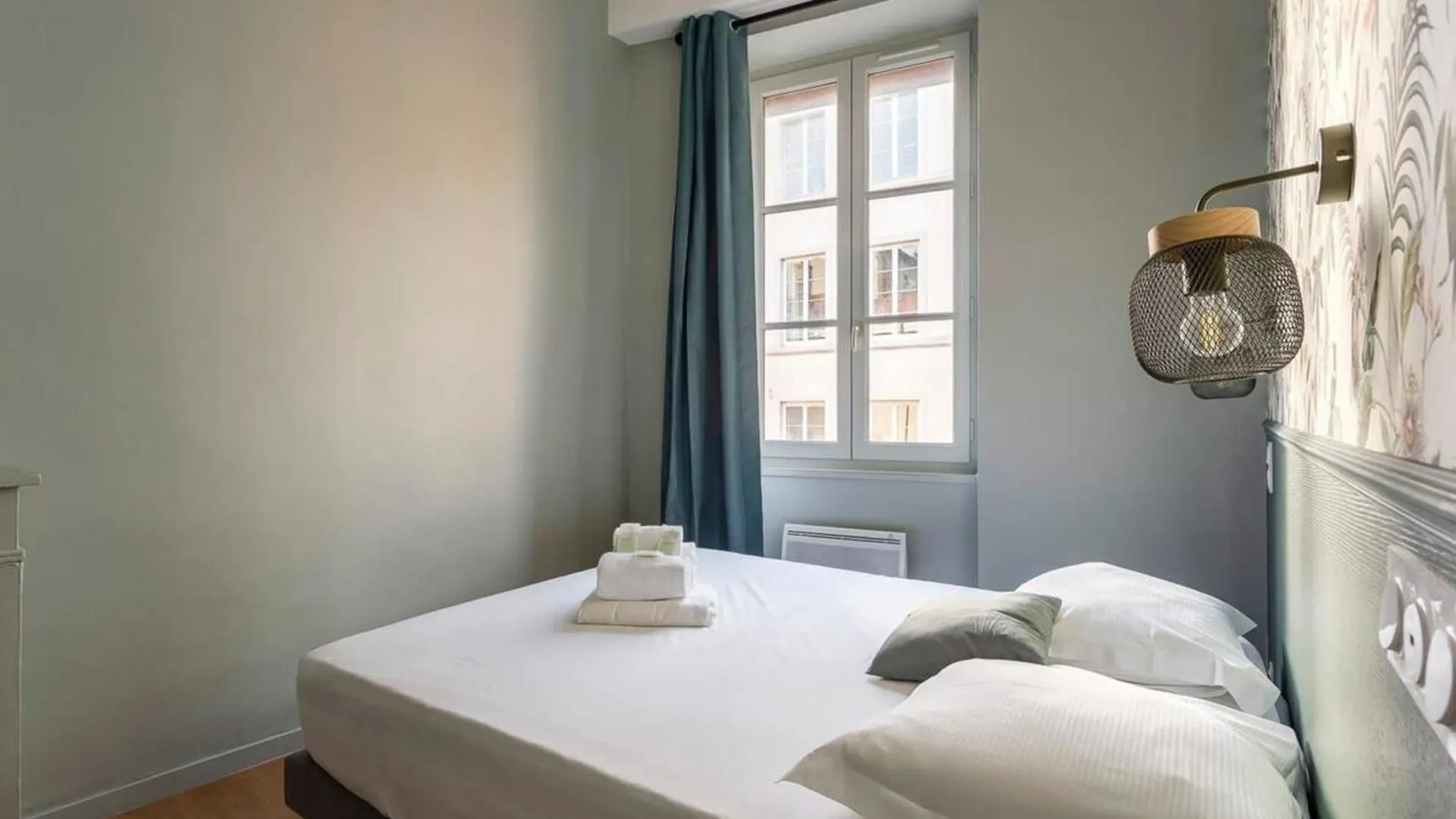 Апартаменты Le Croix-Roussien Cute 1 Bedroom Fully Equipped Лион