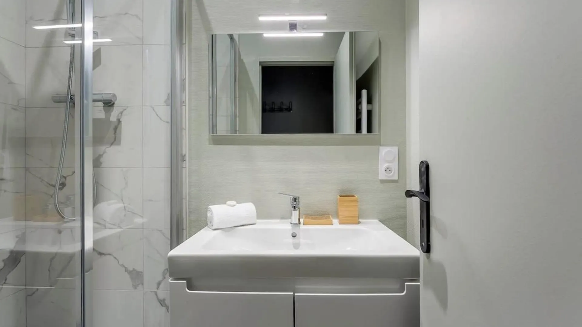 Le Croix-Roussien Cute 1 Bedroom Fully Equipped Лион