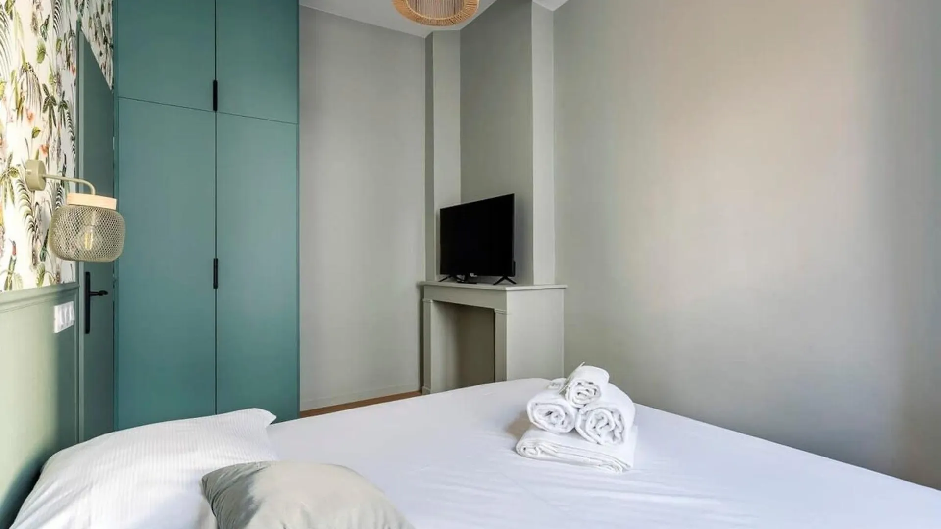 Апартаменты Le Croix-Roussien Cute 1 Bedroom Fully Equipped Лион Франция